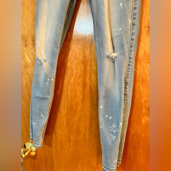 Hollister High Rise Crop Distressed Denim Jean 00 - Picture 2 of 4